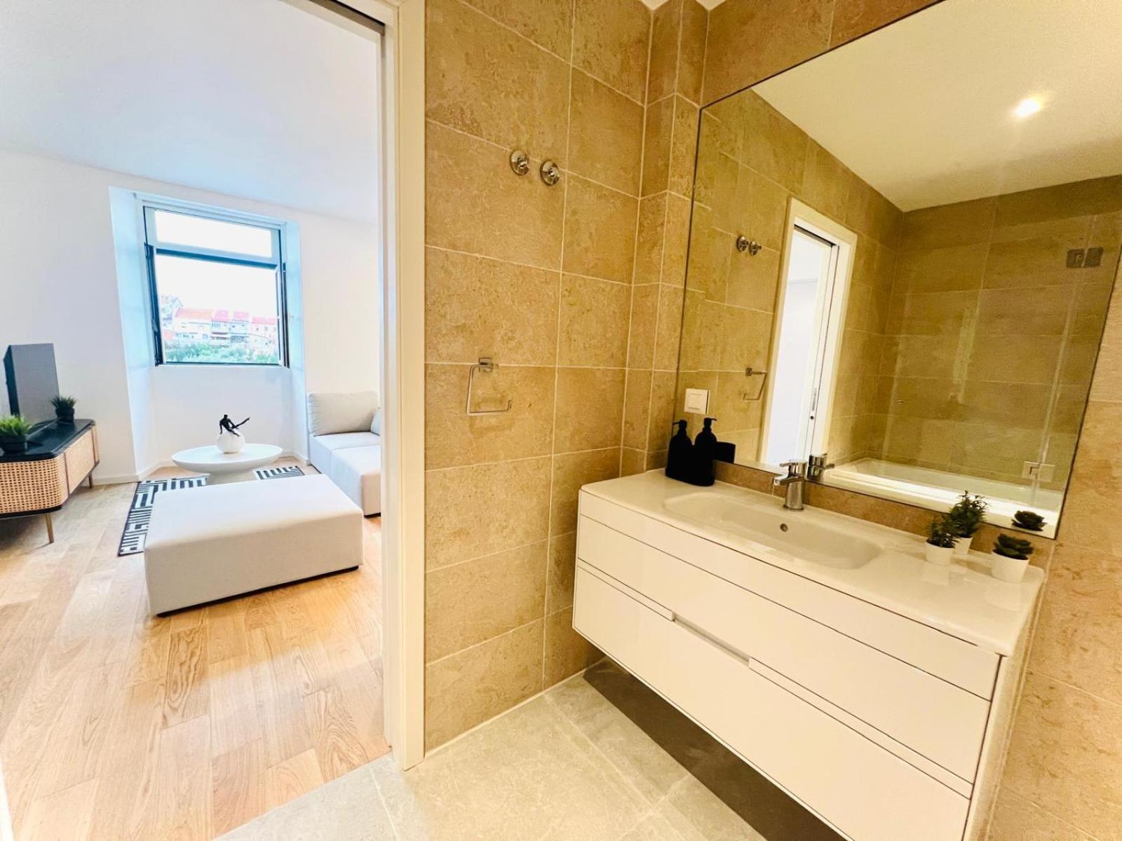 Lisbon Pink House II Beautiful 2 Bedroom Flat In City Center מראה חיצוני תמונה